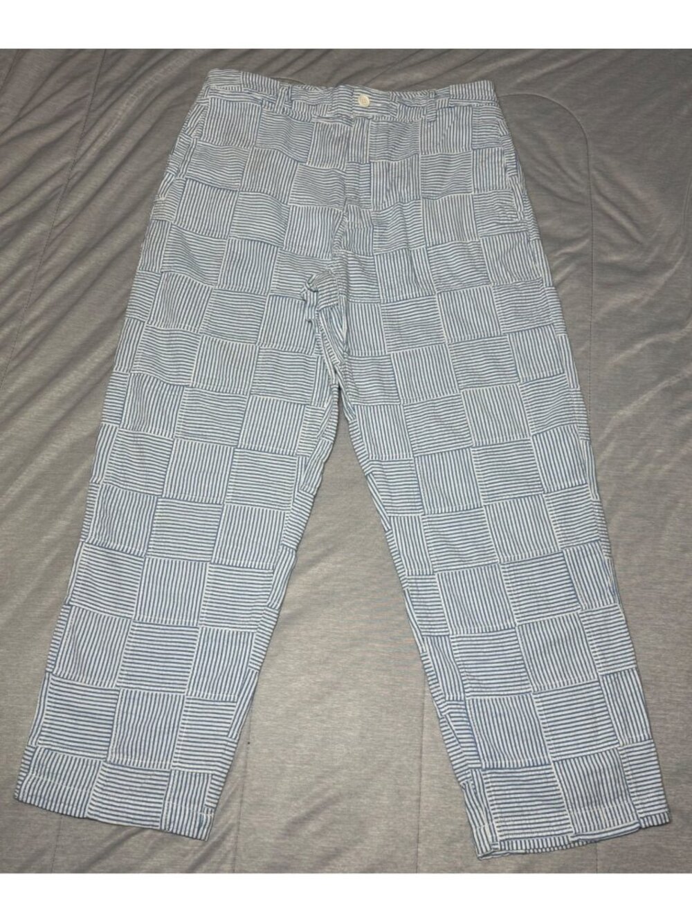 Urban Outfitters Women's Blue and White Striped capri Pants size 32